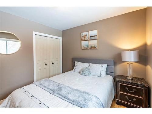 31 Pinecrest Drive, Kitchener, ON - Indoor Photo Showing Bedroom