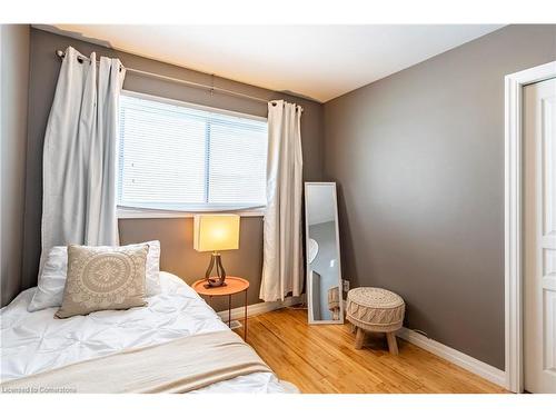 31 Pinecrest Drive, Kitchener, ON - Indoor Photo Showing Bedroom