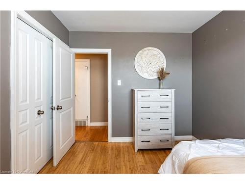 31 Pinecrest Drive, Kitchener, ON - Indoor Photo Showing Bedroom