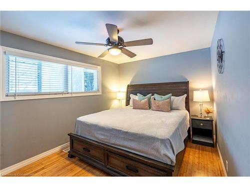 31 Pinecrest Drive, Kitchener, ON - Indoor Photo Showing Bedroom