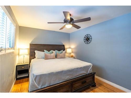 31 Pinecrest Drive, Kitchener, ON - Indoor Photo Showing Bedroom