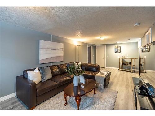 31 Pinecrest Drive, Kitchener, ON - Indoor Photo Showing Living Room