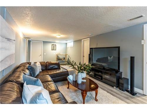 31 Pinecrest Drive, Kitchener, ON - Indoor Photo Showing Living Room