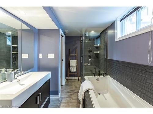 31 Pinecrest Drive, Kitchener, ON - Indoor Photo Showing Bathroom