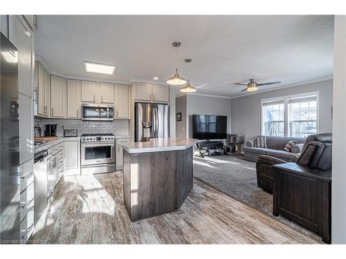 5 Sumac Crescent, Puslinch, ON - Indoor Photo Showing Kitchen