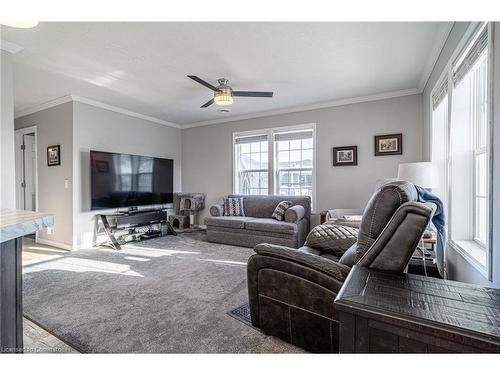 5 Sumac Crescent, Puslinch, ON - Indoor Photo Showing Living Room