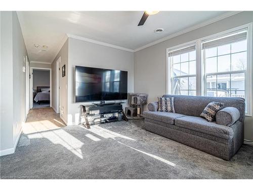 5 Sumac Crescent, Puslinch, ON - Indoor Photo Showing Living Room