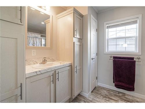 5 Sumac Crescent, Puslinch, ON - Indoor Photo Showing Bathroom