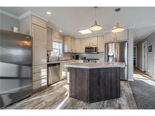 5 Sumac Crescent, Puslinch, ON - Indoor Photo Showing Kitchen With Upgraded Kitchen