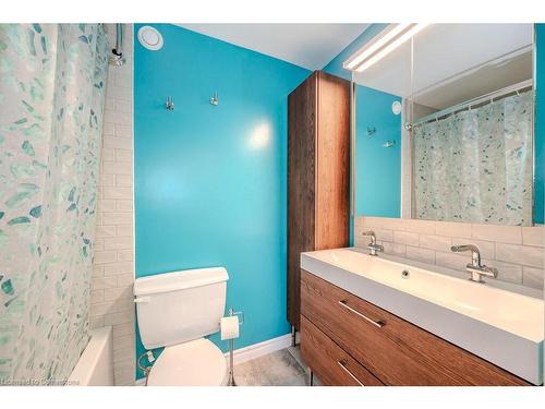 12-30 Green Valley Drive, Kitchener, ON - Indoor Photo Showing Bathroom