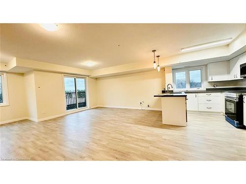 C34-350 Fisher Mills Road, Cambridge, ON - Indoor Photo Showing Kitchen