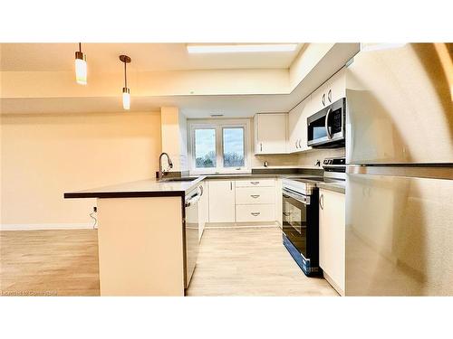 C34-350 Fisher Mills Road, Cambridge, ON - Indoor Photo Showing Kitchen