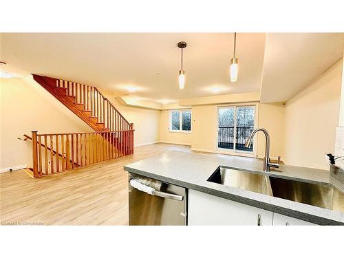 C34-350 Fisher Mills Road, Cambridge, ON - Indoor Photo Showing Kitchen