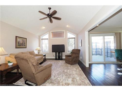 24 Park Place, Tillsonburg, ON - Indoor Photo Showing Living Room