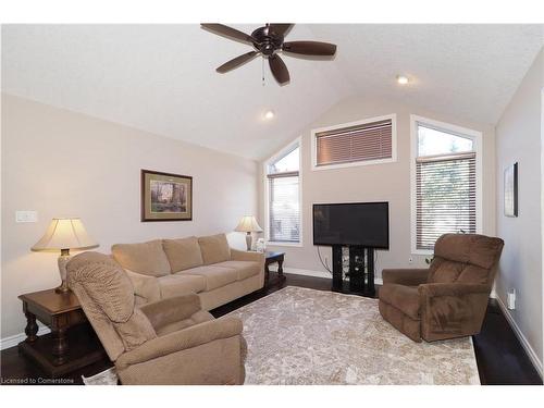 24 Park Place, Tillsonburg, ON - Indoor Photo Showing Living Room