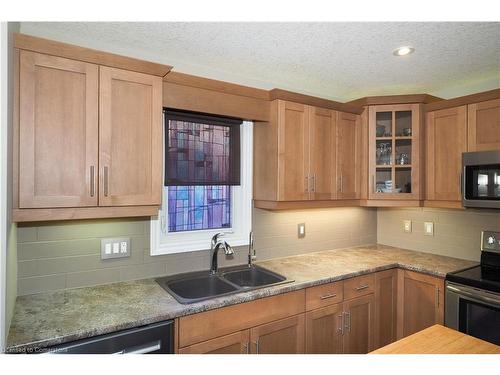 24 Park Place, Tillsonburg, ON - Indoor Photo Showing Kitchen With Double Sink