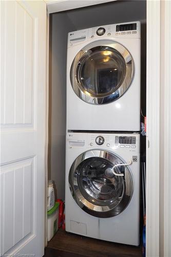 24 Park Place, Tillsonburg, ON - Indoor Photo Showing Laundry Room