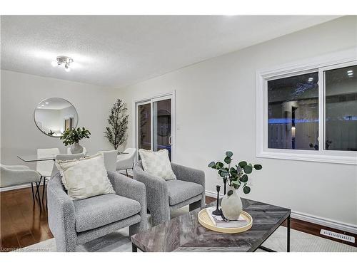 25-20 Paulander Drive, Kitchener, ON - Indoor Photo Showing Living Room