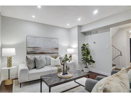 25-20 Paulander Drive, Kitchener, ON - Indoor Photo Showing Living Room