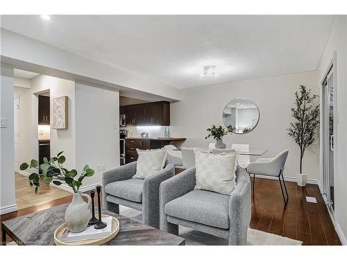 25-20 Paulander Drive, Kitchener, ON - Indoor Photo Showing Living Room