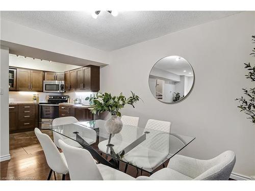 25-20 Paulander Drive, Kitchener, ON - Indoor Photo Showing Dining Room