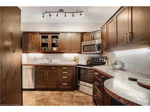 25-20 Paulander Drive, Kitchener, ON - Indoor Photo Showing Kitchen