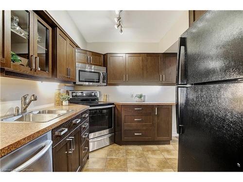 25-20 Paulander Drive, Kitchener, ON - Indoor Photo Showing Kitchen With Double Sink