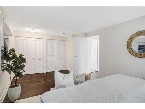 25-20 Paulander Drive, Kitchener, ON - Indoor Photo Showing Bedroom