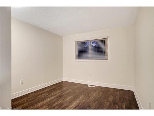 25-20 Paulander Drive, Kitchener, ON - Indoor Photo Showing Other Room