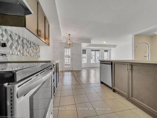 45-420 Linden Drive, Cambridge, ON - Indoor Photo Showing Kitchen