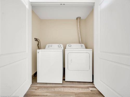 45-420 Linden Drive, Cambridge, ON - Indoor Photo Showing Laundry Room