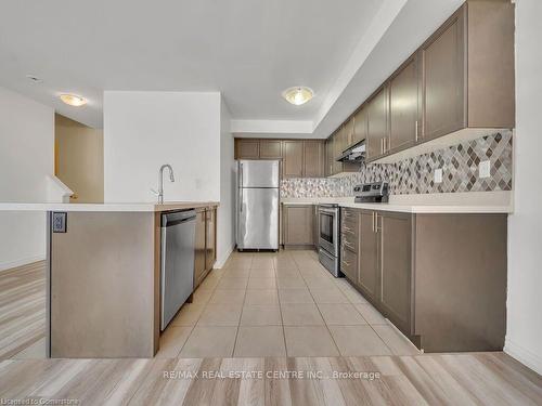 45-420 Linden Drive, Cambridge, ON - Indoor Photo Showing Kitchen