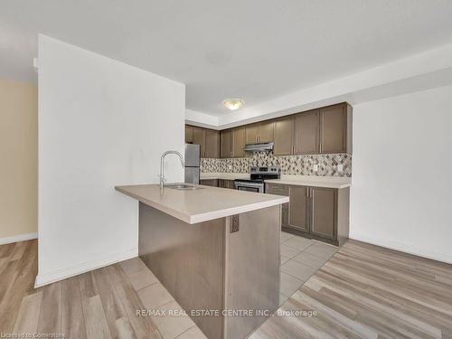 45-420 Linden Drive, Cambridge, ON - Indoor Photo Showing Kitchen With Upgraded Kitchen