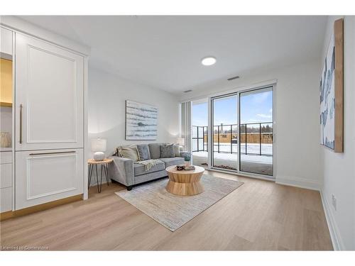 117-6523 Wellington 7 Road, Elora, ON - Indoor Photo Showing Living Room