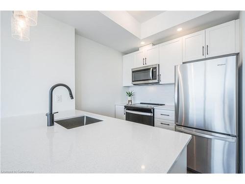 1909-108 Garment Street, Kitchener, ON - Indoor Photo Showing Kitchen With Upgraded Kitchen