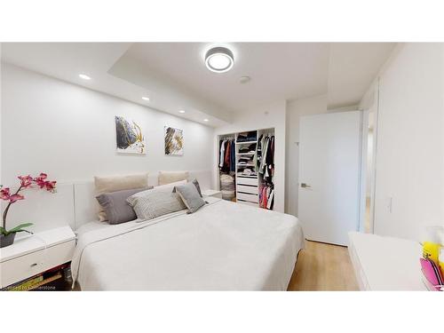 406-2220 Lake Shore Boulevard W, Toronto, ON - Indoor Photo Showing Bedroom