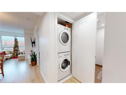 406-2220 Lake Shore Boulevard W, Toronto, ON - Indoor Photo Showing Laundry Room