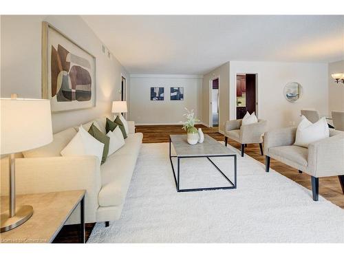 204-20 Berkley Road, Cambridge, ON - Indoor Photo Showing Living Room