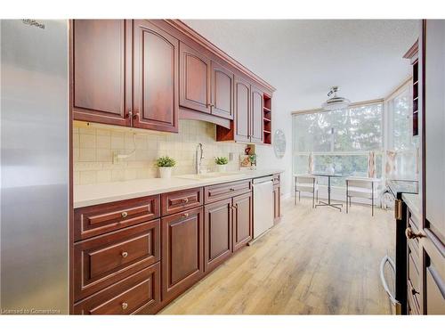 204-20 Berkley Road, Cambridge, ON - Indoor Photo Showing Kitchen