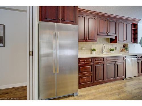 204-20 Berkley Road, Cambridge, ON - Indoor Photo Showing Kitchen