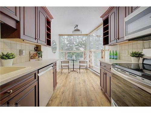 204-20 Berkley Road, Cambridge, ON - Indoor Photo Showing Kitchen