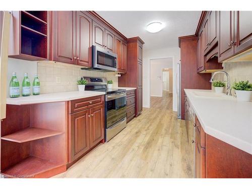 204-20 Berkley Road, Cambridge, ON - Indoor Photo Showing Kitchen