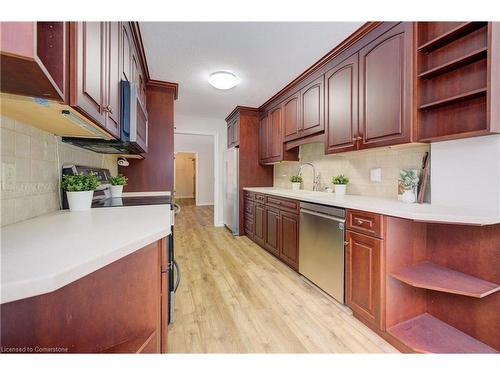 204-20 Berkley Road, Cambridge, ON - Indoor Photo Showing Kitchen