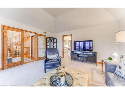 592 Fairview Street, New Hamburg, ON - Indoor Photo Showing Living Room