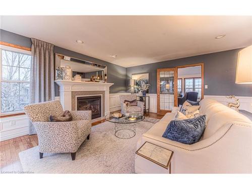 592 Fairview Street, New Hamburg, ON - Indoor Photo Showing Living Room With Fireplace