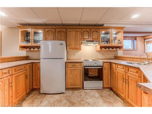 592 Fairview Street, New Hamburg, ON - Indoor Photo Showing Kitchen