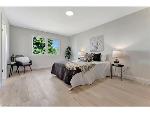 10 Blain Avenue, Cambridge, ON - Indoor Photo Showing Bedroom