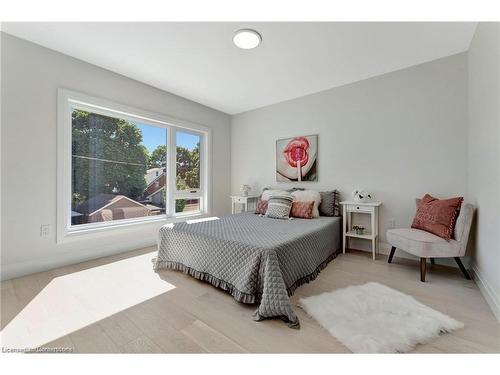 10 Blain Avenue, Cambridge, ON - Indoor Photo Showing Bedroom