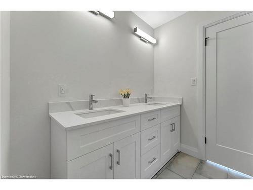 Upper-10 Blain Avenue, Cambridge, ON - Indoor Photo Showing Bathroom