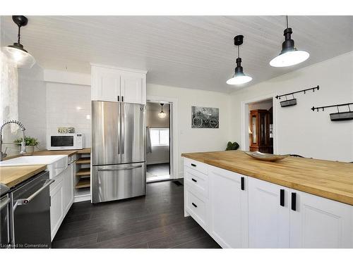 101 Adam Street, Cambridge, ON - Indoor Photo Showing Kitchen With Upgraded Kitchen